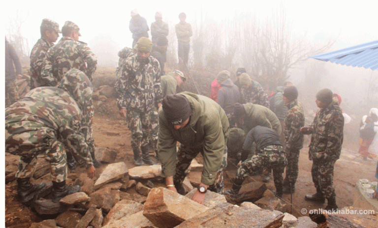 शहीद मार्गमा कडा चट्टान फोर्दै नेपाली सेना
