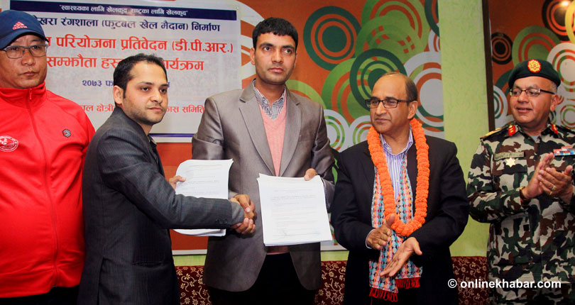पोखरा रंगशालामा फुटवल मैदान र प्याराफिट निर्माणका लागि डिपीआर सम्झौता