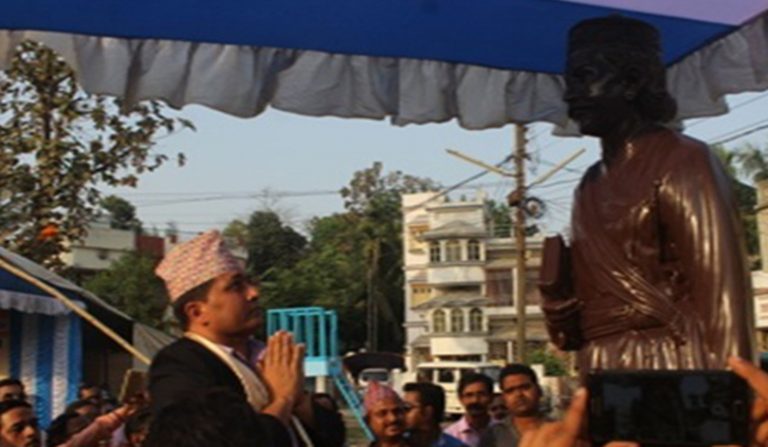 पश्चिम बंगालमा भानुभक्त आचार्यको सालिक अनावरण