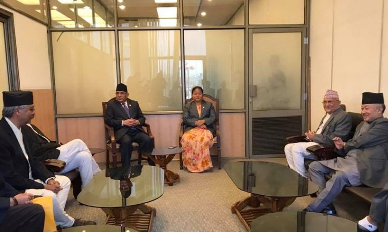 प्रमुख तीन दलको बैठक बानेश्वरमा जारी