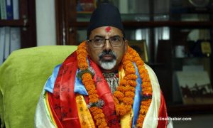 ‘फ्रेन्चकट’ दाह्रीवाला गृहमन्त्रीः कसैलाई त्रास, कसैलाई आश