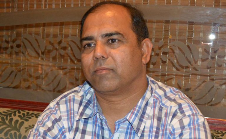 चालीस कटेसी रमाउन अरबबाट फर्कँदै नीमकान्त