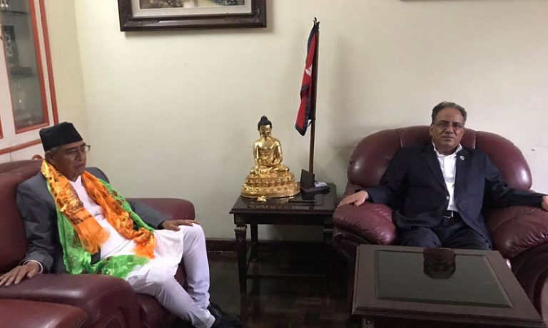 प्रचण्डलाई भेट्न लाजिम्पाट पुगे प्रधानमन्त्री देउवा, मन्त्रालय बाँडफाँटबारे छलफल