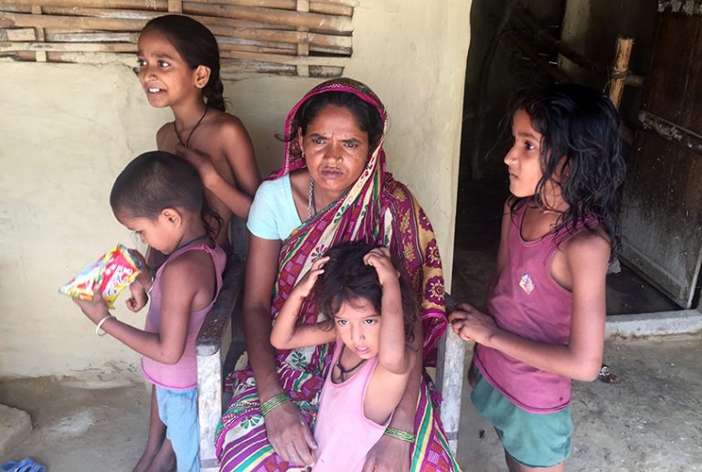 मधेस आन्दोलनका शहीद परिवारको भक्कानो: ‘गरिबका छोरा मर्छन्, नेताले पद पाउँछ !’