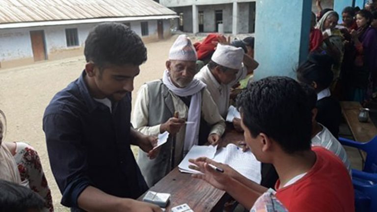 अर्घाखाँचीका मतदाताको गुनासो – भोट माग्नेले मतदानको तरिका सिकाएनन्