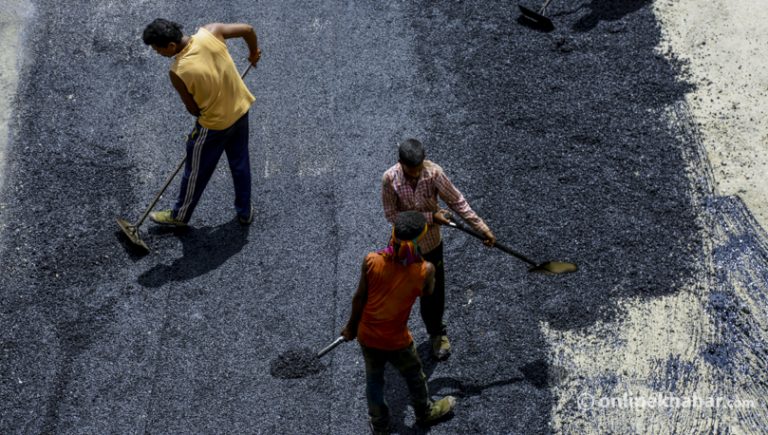 नागढुंगा–मलेखु सडक कालोपत्र तीव्र