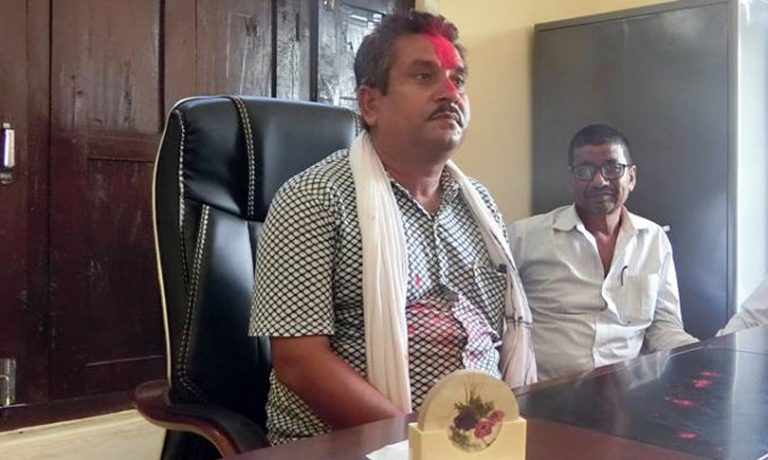 गाउँपालिकाको दुःखः जनप्रतिनिधिलाई पदभार गराउन भारतको बाटो