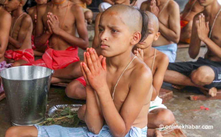 ‘फुच्चे पण्डित’को जनैपूर्णिमा अनुष्ठान, हेर्नुस् १४ तस्वीर