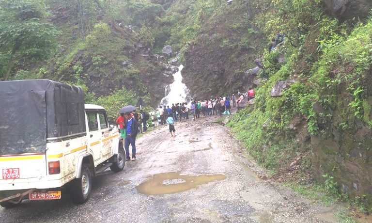 कर्णाली राजमार्ग ३६ घण्टा अवरुद्ध हुने