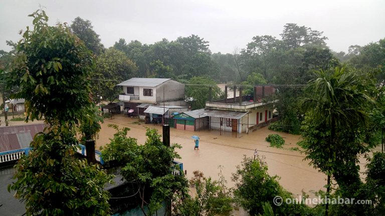 सौराहाका अधिकांश होटल डुबानमा, ६ सय पर्यटक प्रभावित