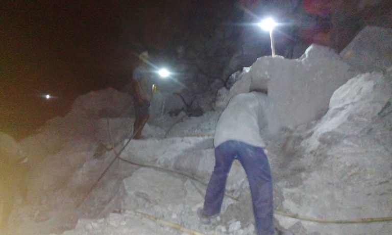 कर्णालीमा सडक जोड्न पहाड फुटाउँदै सेना