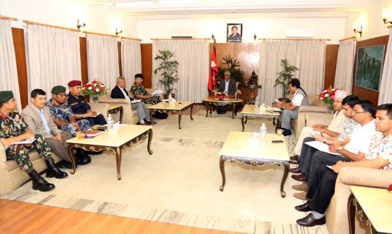 बाढी प्रभावित क्षेत्रमा खटिन सुरक्षा प्रमुखहरुलाई प्रधानमन्त्रीको निर्देशन