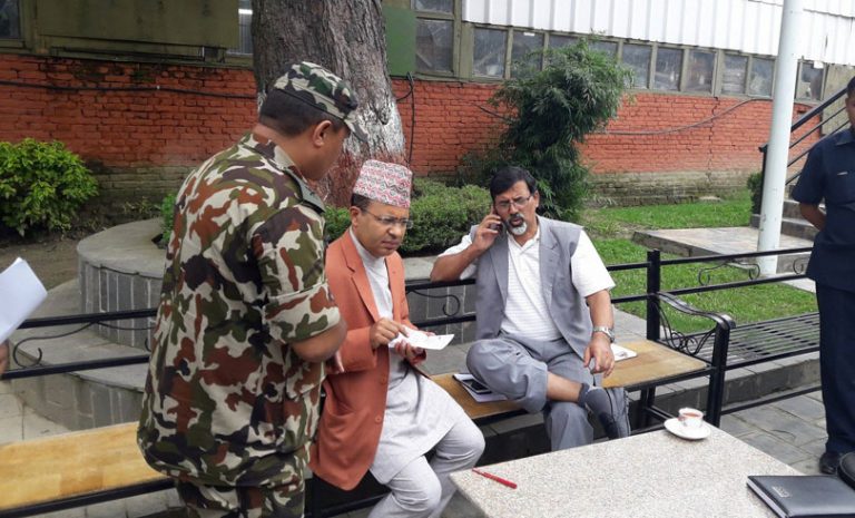 राहतबारे बुझ्न गृहमन्त्री पुगे हवाई अड्डा