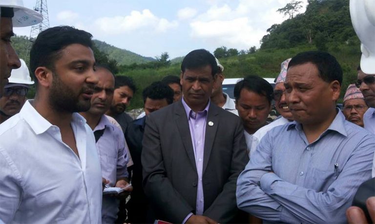 कुलेखानी पुगेर ऊर्जामन्त्री र कुलमानले ठेकेदारलाई भने-अब कुनै बहाना चल्दैन
