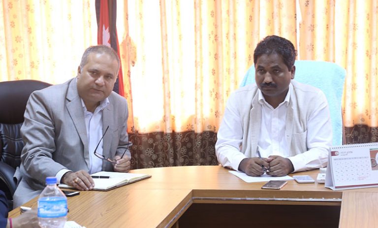बाढीपीडितलाई अस्थायी आवासको व्यवस्था मिलाउन मन्त्री साहको निर्देशन