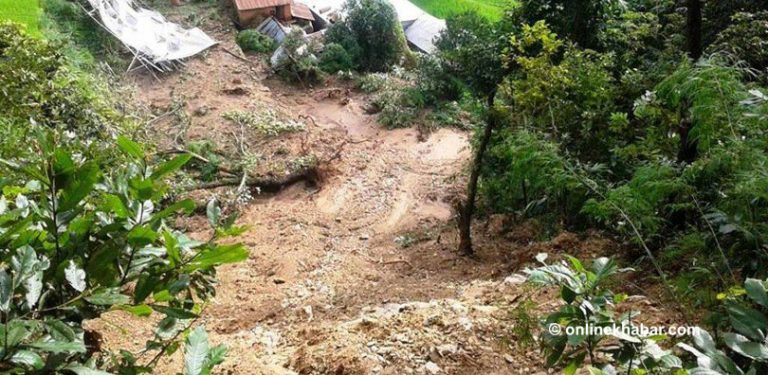 सुर्खेतमा पहिरोले घर बगायो, एकै परिवारका तीन जनाको मृत्यु