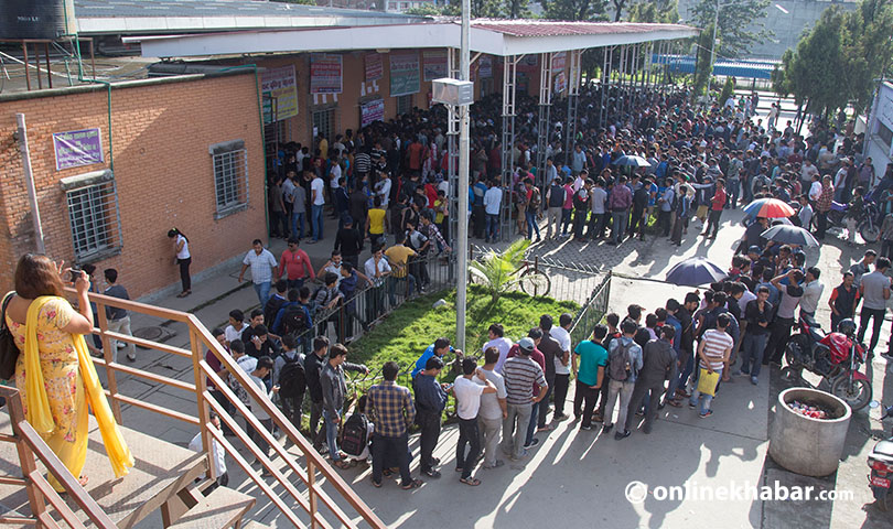 फोटो कथाः दशैंमा घर जान टिकट नै नपाइने पो हो कि !