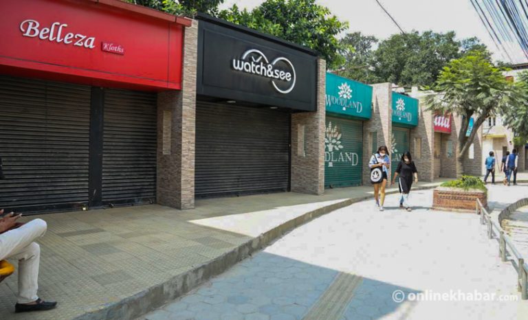 उपभोक्ता ठगेको आरोपमा दरबारमार्गका ८ ब्राण्डेड पसलका सञ्चालक पक्राउ