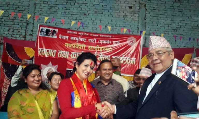 एमाले प्रवेश गर्दै कोमल वलीले भनिन्- अब कतै जान्नँ
