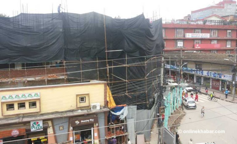वसन्तपुरमा अतिक्रमणः मन्दिर नजिकै निजी संरचना ठडियो