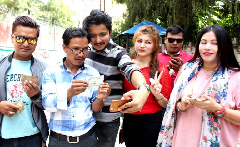 २ रुपैयाँमा नै ‘२ रुपैयाँ’ हेरे दर्शकले