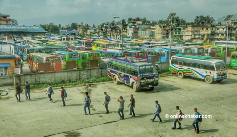सिन्डिकेट पक्षधर समितिले बन्द गरे लामो दूरीका बस