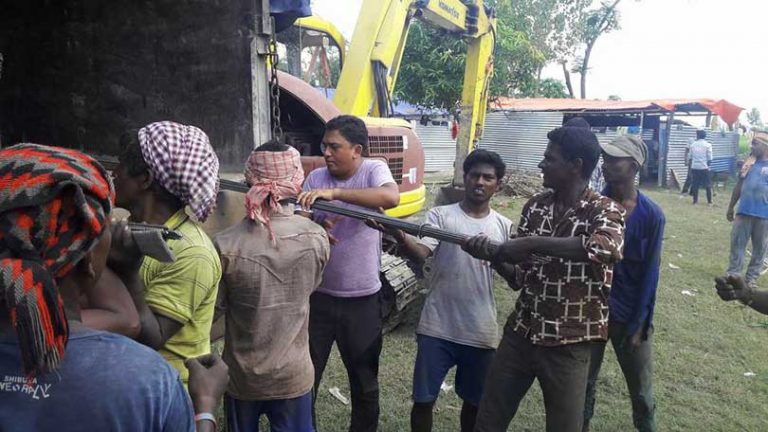 धर्मसंकटमा धुर्मुसः अरुको दुःखको सारथी बन्दा अफैं डुब्ने डर