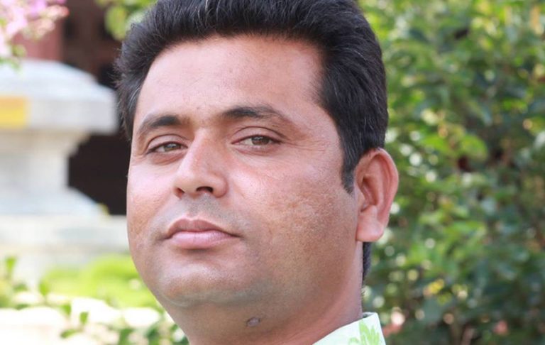 उम्मेदवारी फिर्ता लिदै निरज आचार्यले भने– केपी ओलीले दिएको टिकट उनैलाई फिर्ता