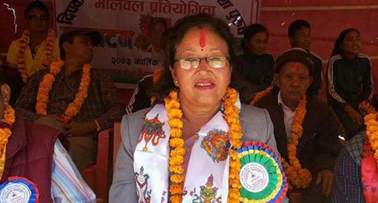 खोटाङको चुनावः १८ पुरुषबीच एक्ली महिला उम्मेदवार सरस्वती भिड्दै