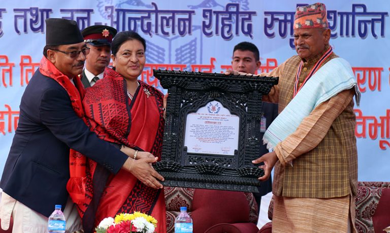 पूर्व राष्ट्रपति यादव ‘जन-आन्दोलन स्वर्ण पदक-२०७४’ बाट विभूषित