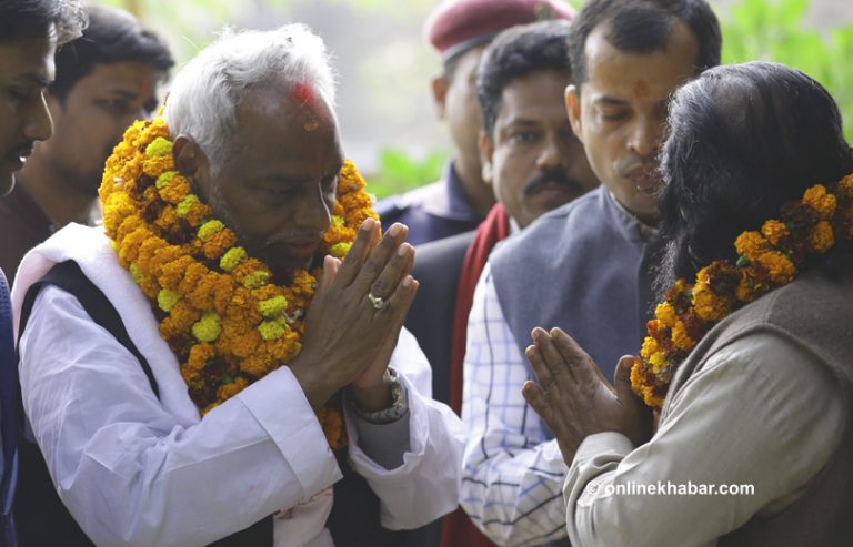 राजेन्द्र महतोको मत माग्ने स्टाइल !