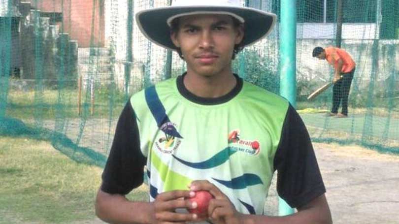 भारतीय किशोरको रेकर्ड- ४ ओभर ० रन १० विकेट
