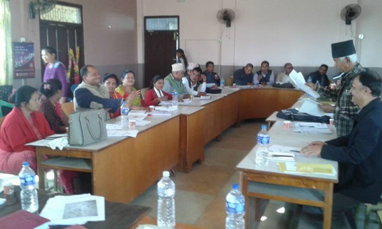 तुलसीपुरमा खरको छानो टिनले विस्थापित गरिने