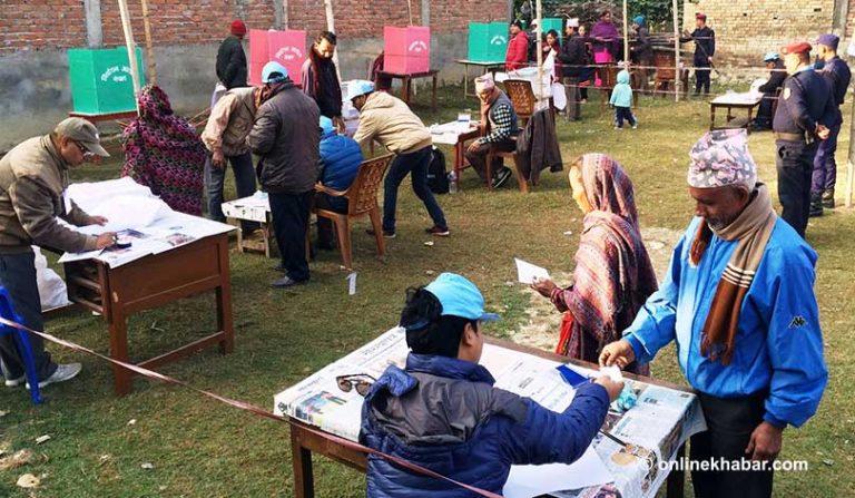 चुनावमा कपिलवस्तुबासीको उत्साहजनक सहभागिता, दीपकुमार र बलदेवले पनि भोट हाले