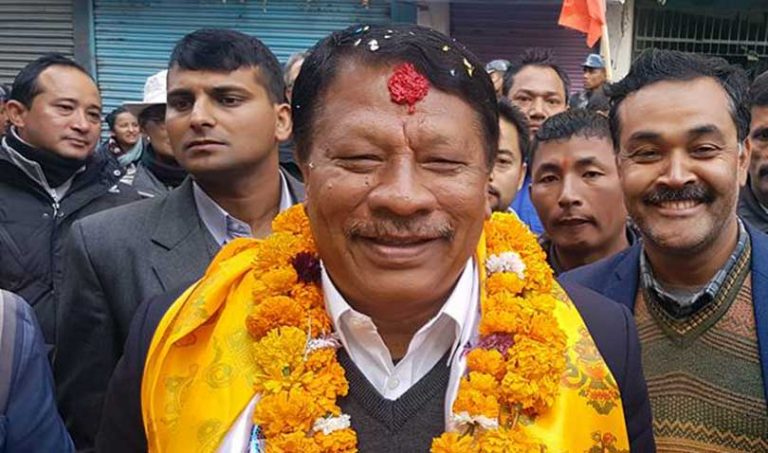 घरदैलो मैझारो गर्दै प्रकाशमानले भने- मतदाताको ‘बडील्याङ्ग्वेज’ देखेर उत्साहित छु