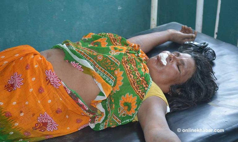 सर्लाहीमा कांग्रेस र राजपाबीच झडप, एक महिला गम्भीर घाइते