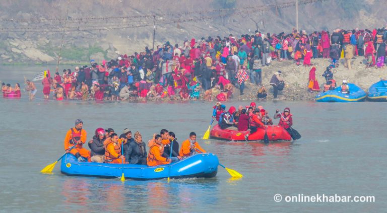मकरस्नान गर्ने आउने भक्तजनलाई कालीगण्डकीमा निःशुल्क डुंगा   