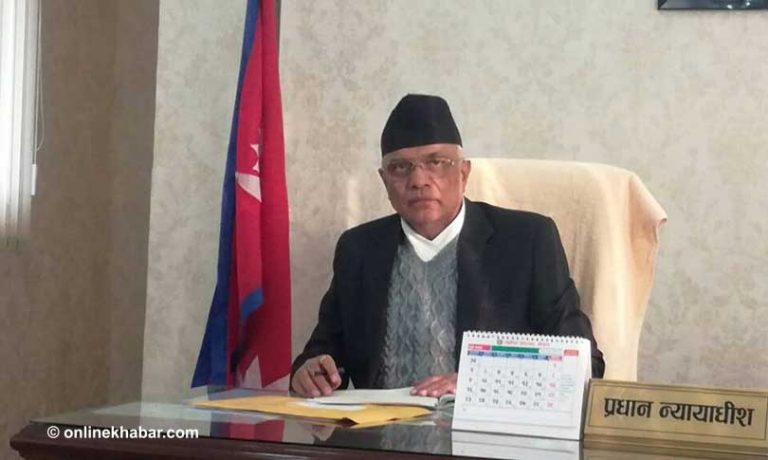 प्रधानन्यायाधीशको राजीनामा माग्दै न्याय परिषद घेराउ