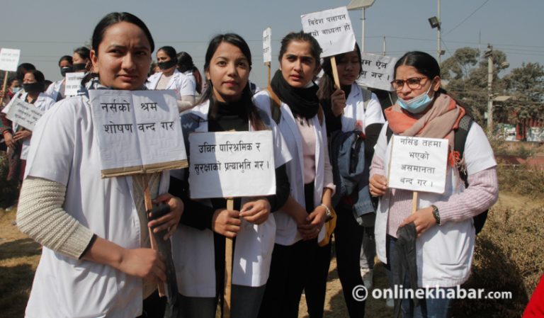 नर्सकाे श्रम शाेषण बन्द गर ! (फोटो फिचर)