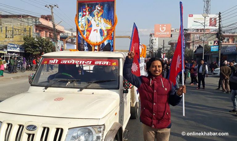 पोखरामा पृश्वी जयन्तीः हेलिकोप्टर र अल्ट्रालाइटबाट पुष्पबृष्टी