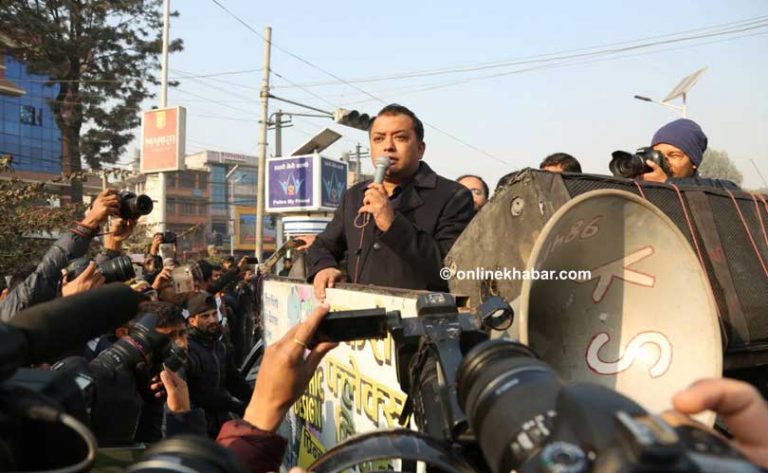 गगन थापाको चुनौतीः श्रीमान्, हामीलाई पनि मानहानी मुद्दा लगाइयोस् (भिडियोसहित)