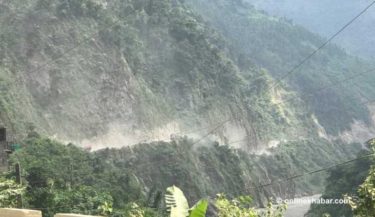 मुग्लिन सडकका साँघुरा पुलले यात्रुलाई सास्ती