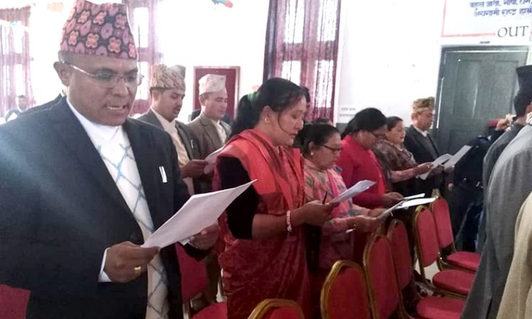 प्रदेश ६ का प्रदेश सदस्यको सपथग्रहण सकियो