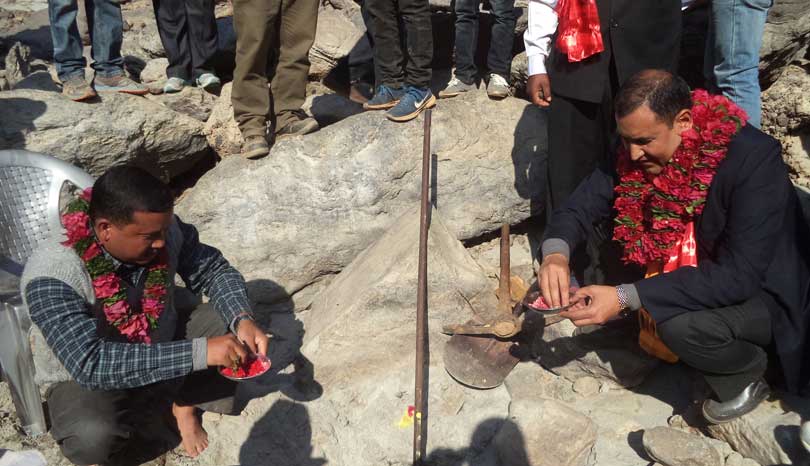 मध्यपहाडी लोकमार्गमा नवलपुरमा सुनकोशी नदीमाथि पक्की पुलको शिलान्यास 