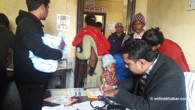 सिमरा स्वास्थ्य केन्द्रमा ५ रुपैयाँमै दक्ष चिकित्सकको सेवा