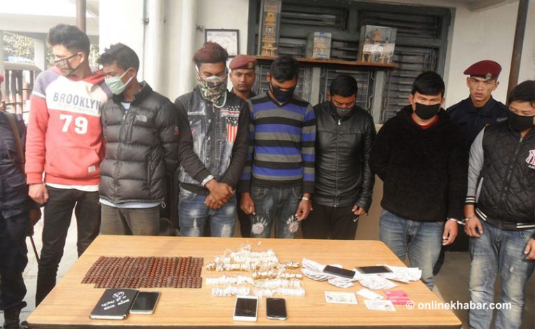 पर्सामा फोटोकपी गरेर बनाइएका नक्कली नोटसहित दुई जना पक्राउ