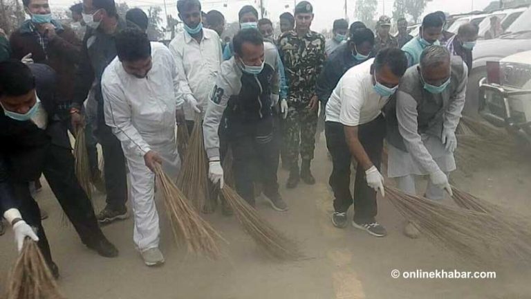 जनकपुरका सडकमा मुख्यमन्त्रीले लगाए झाडू