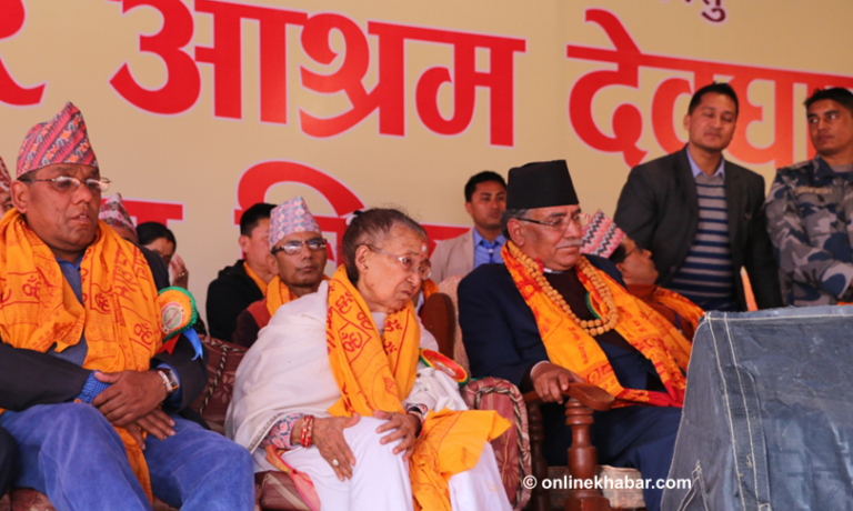 देवघाटको महायज्ञमा प्रचण्डले गरे १ लाख दान