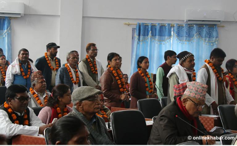 प्रधानमन्त्रीको आलोचना गर्दा प्रदेश २ को संसदमा हंगामा