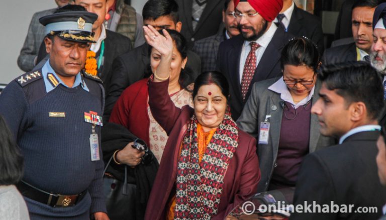 भारतीय विदेशमन्त्री स्वराज काठमाडौंमा, पहिलो भेट एमाले नेताहरुसँग